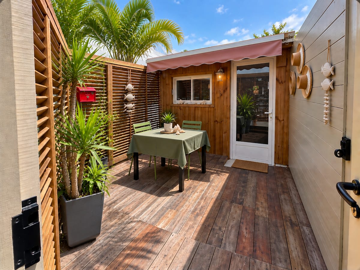 Studio Hibiscus · Orient Bay